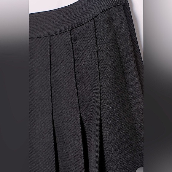 H&M Limited Edition Black Pleated Tennis Mini Skirt – Size 2, Brand New - Picture 5 of 10